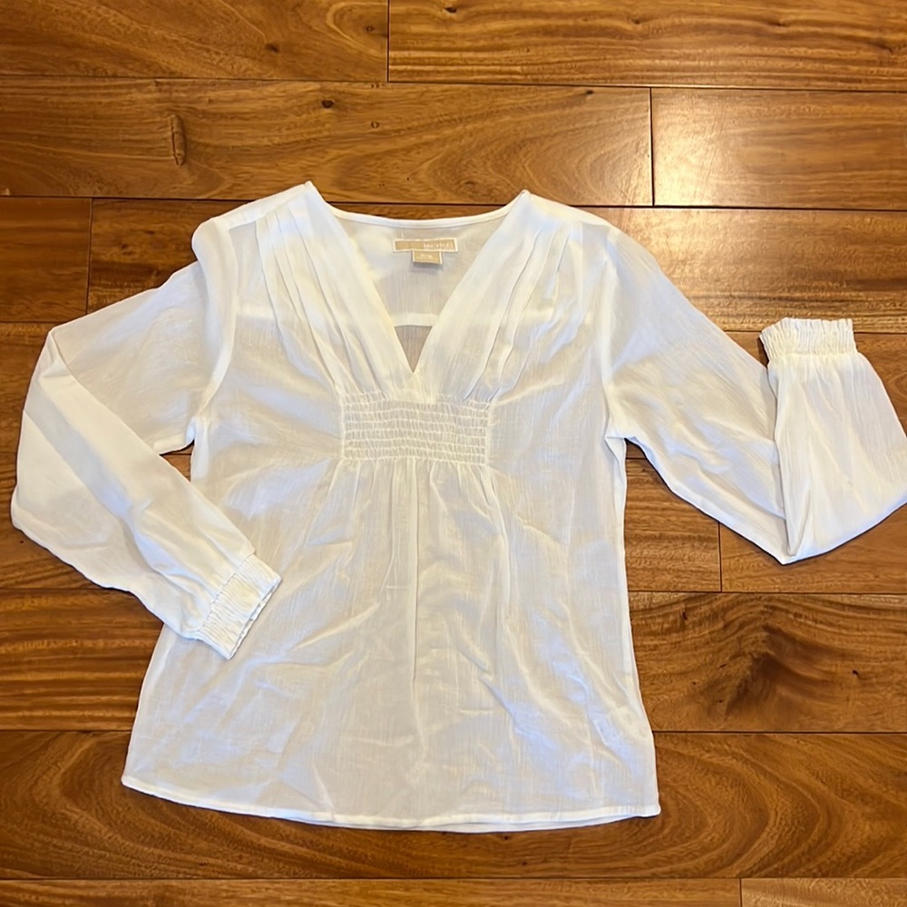Michael Kors white gauzy, with ruching detail and cuffed sleeves, petite small